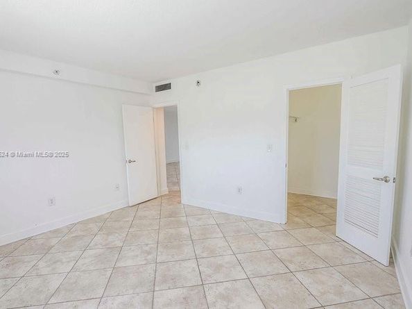 401 69th St 505, Miami Beach FL 33141
