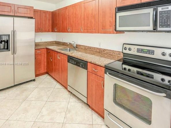 401 69th St 505, Miami Beach FL 33141
