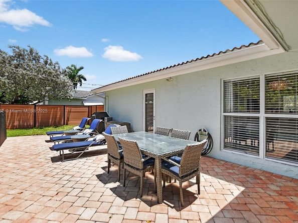 1019 SE 12th Ave, Deerfield Beach FL 33441