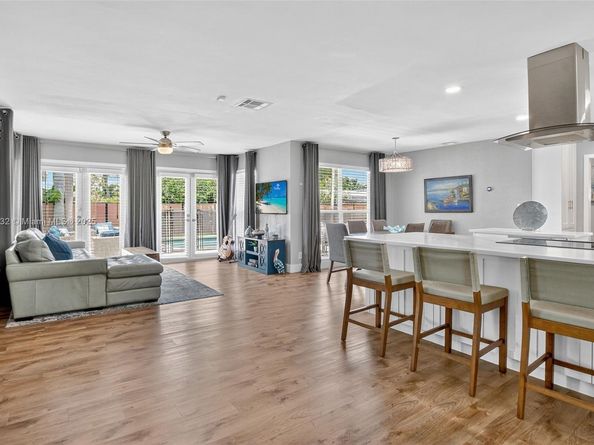 1019 SE 12th Ave, Deerfield Beach FL 33441