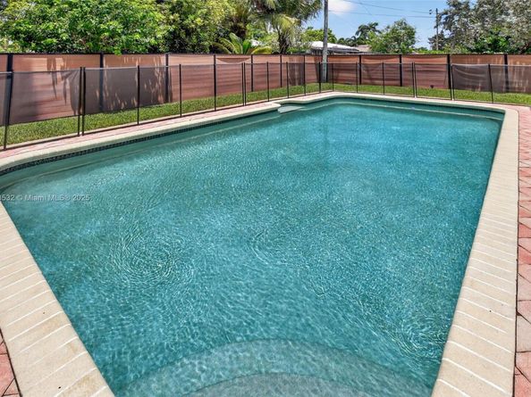 1019 SE 12th Ave, Deerfield Beach FL 33441