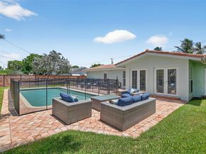 1019 SE 12th Ave, Deerfield Beach FL 33441