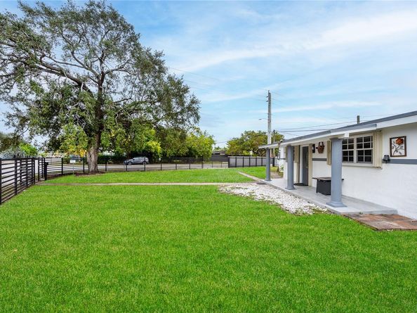 1890 NW 127th St, Miami FL 33167