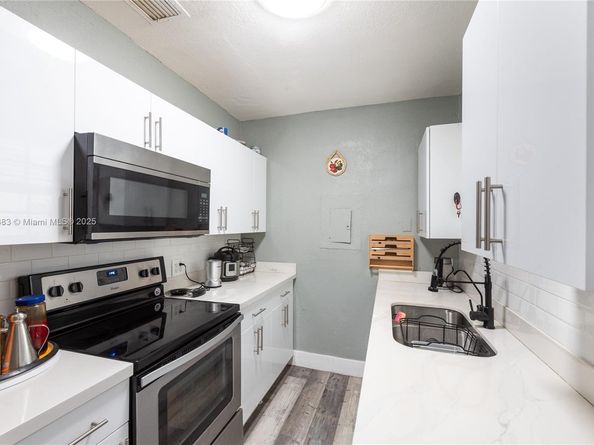 1890 NW 127th St, Miami FL 33167