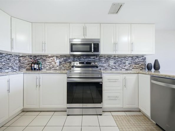 2750 NW 80th Ave, Sunrise FL 33322
