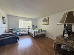 432 Lakeview Dr 201, Weston FL 33326