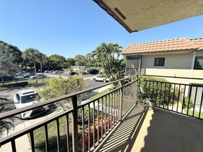 432 Lakeview Dr 201, Weston FL 33326