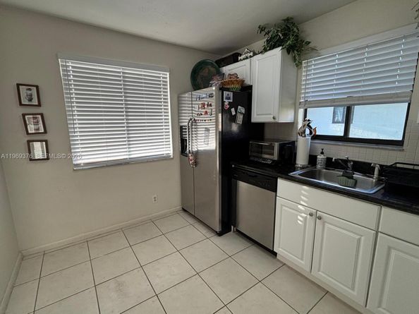 432 Lakeview Dr 201, Weston FL 33326