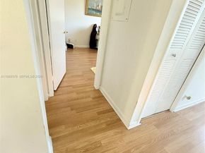 432 Lakeview Dr 201, Weston FL 33326