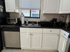 432 Lakeview Dr 201, Weston FL 33326