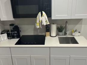 2456 NW 28th St, Miami FL 33142