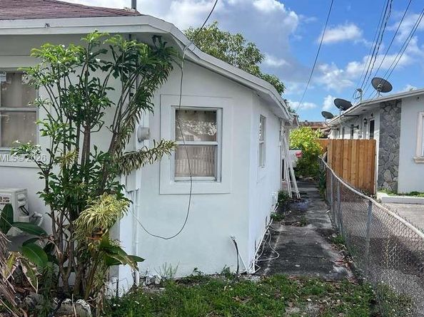 2456 NW 28th St, Miami FL 33142
