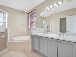 1033 NE 17th Way 1201, Fort Lauderdale FL 33304