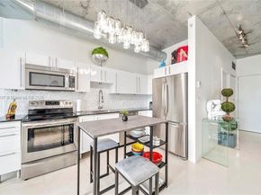 690 SW 1st Ct PHII04, Miami FL 33130