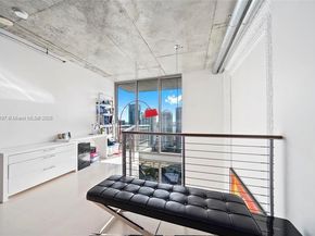 690 SW 1st Ct PHII04, Miami FL 33130