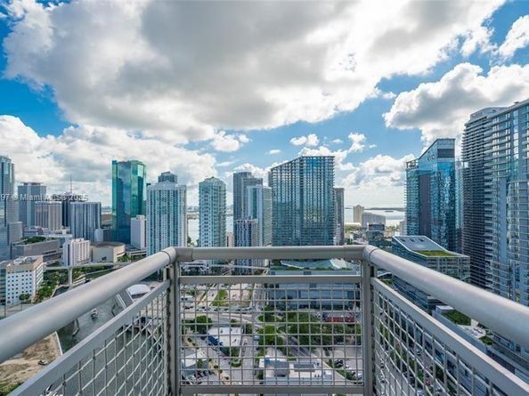 690 SW 1st Ct PHII04, Miami FL 33130