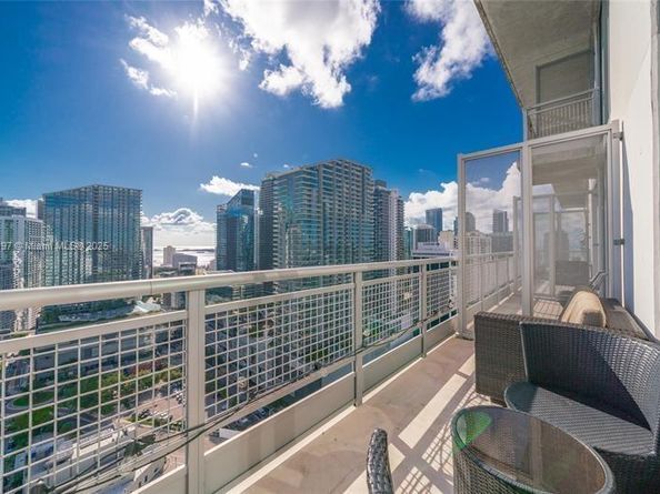 690 SW 1st Ct PHII04, Miami FL 33130