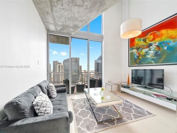 690 SW 1st Ct PHII04, Miami FL 33130