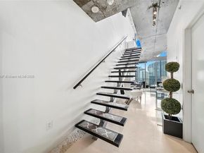 690 SW 1st Ct PHII04, Miami FL 33130