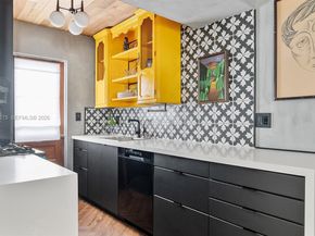 2858 Pine Tree Dr 4, Miami Beach FL 33140