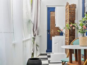 2858 Pine Tree Dr 4, Miami Beach FL 33140