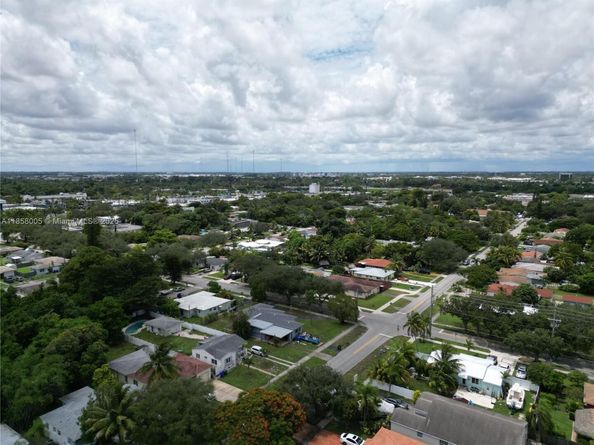 2527 Fillmore St, Hollywood FL 33020