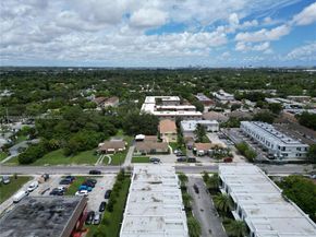 2527 Fillmore St, Hollywood FL 33020