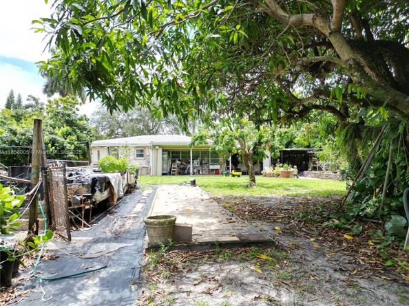 2527 Fillmore St, Hollywood FL 33020