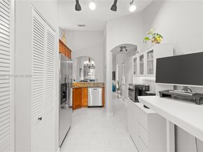 2250 NW 78th Ave 202, Pembroke Pines FL 33024