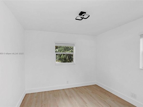 610 NW 38th Ct, Deerfield Beach FL 33064