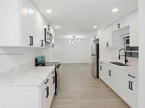 610 NW 38th Ct, Deerfield Beach FL 33064
