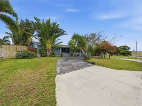 424 SW 7th Ave, Boynton Beach FL 33435