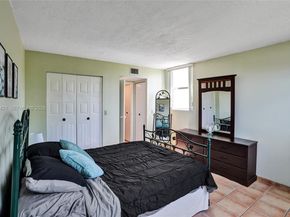 2811 Somerset Dr 405, Lauderdale Lakes FL 33311