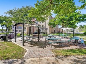 2811 Somerset Dr 405, Lauderdale Lakes FL 33311