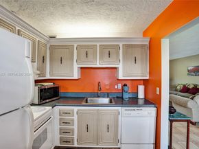 2811 Somerset Dr 405, Lauderdale Lakes FL 33311