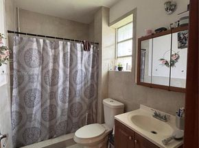 808 NW 75th St, Miami FL 33150