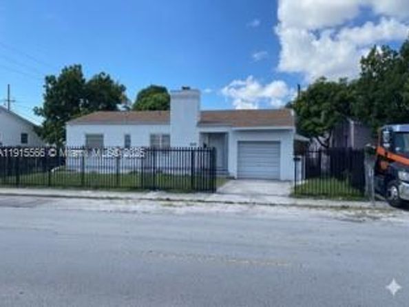 808 NW 75th St, Miami FL 33150