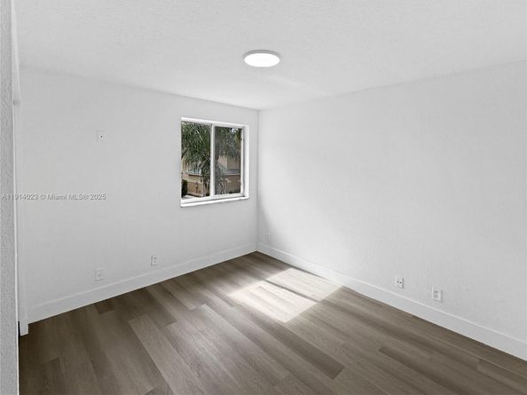 2179 Hacienda Ter, Weston FL 33327