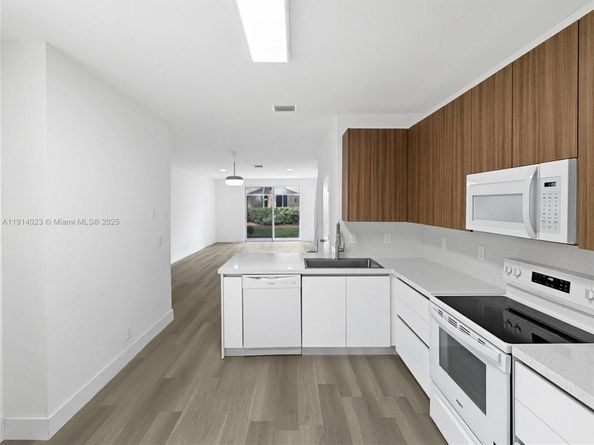 2179 Hacienda Ter, Weston FL 33327