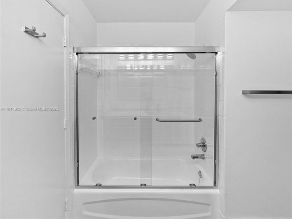 2179 Hacienda Ter, Weston FL 33327