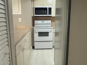 870 NW 87th Ave 310, Miami FL 33172