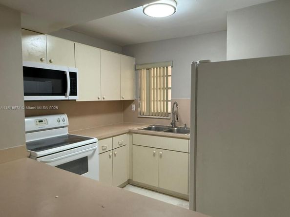 870 NW 87th Ave 310, Miami FL 33172