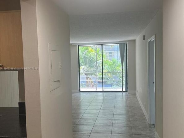 2935 NE 163rd ST 3P, North Miami Beach FL 33160