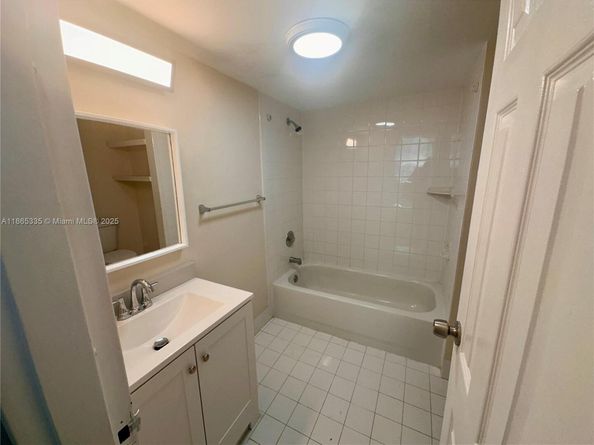 2935 NE 163rd ST 3P, North Miami Beach FL 33160