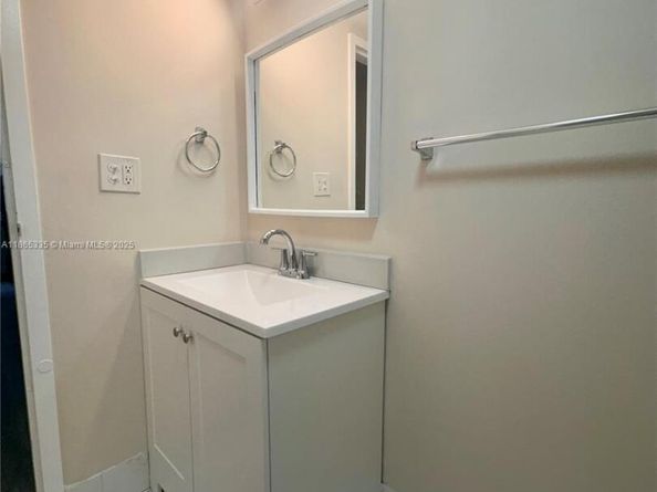 2935 NE 163rd ST 3P, North Miami Beach FL 33160
