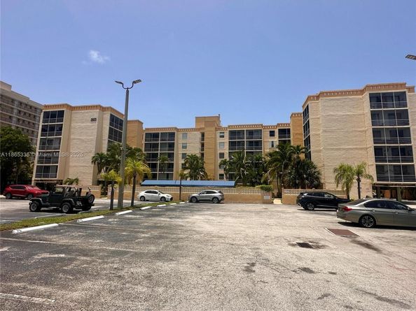 2935 NE 163rd ST 3P, North Miami Beach FL 33160