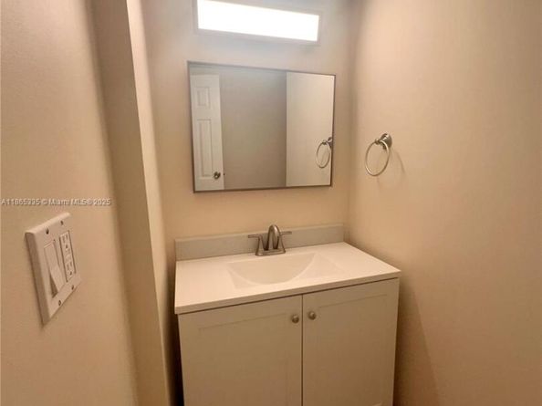2935 NE 163rd ST 3P, North Miami Beach FL 33160