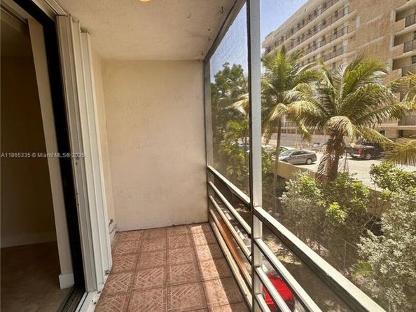 2935 NE 163rd ST 3P, North Miami Beach FL 33160