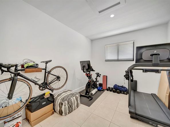 8340 NW 178th St, Hialeah FL 33015
