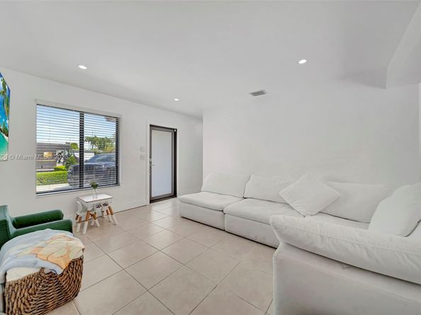 8340 NW 178th St, Hialeah FL 33015